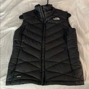 women’s black north face vest
